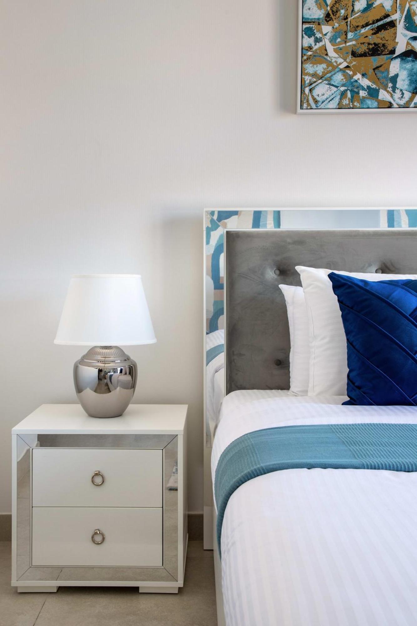 Frank Porter - Eleganz By Danube Apartment Dubai