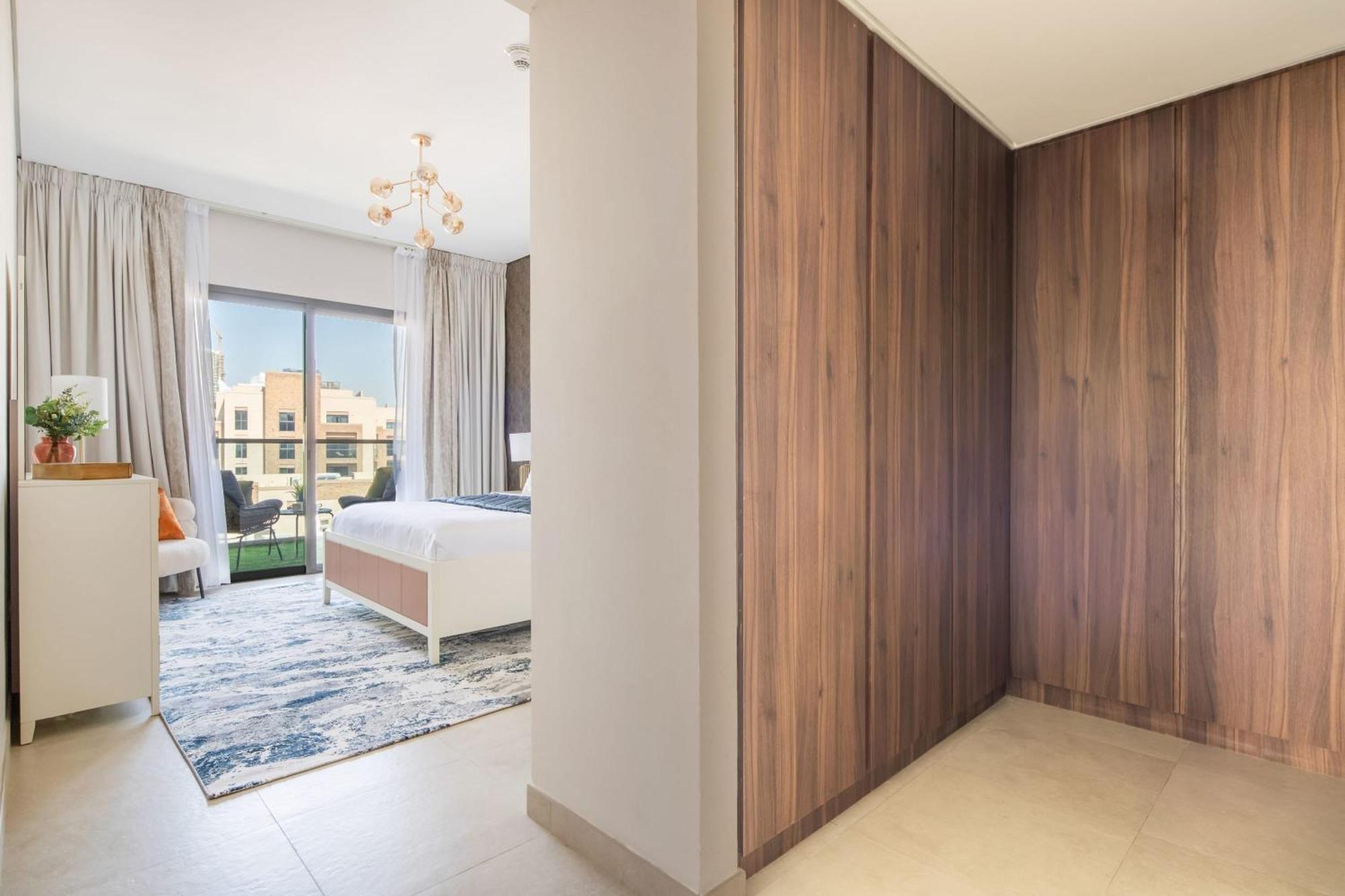 Frank Porter - Eleganz By Danube Dubai